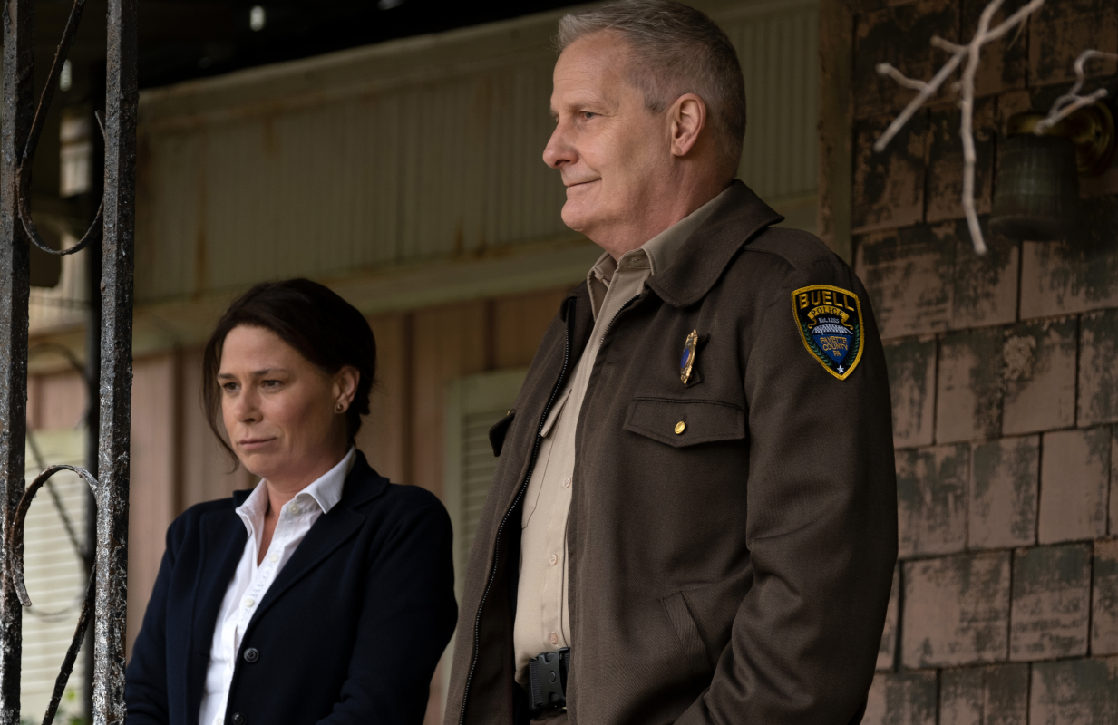 Maura Tierney and Jeff Daniels in American Rust (Photo: Dennis Mong/Showtime)