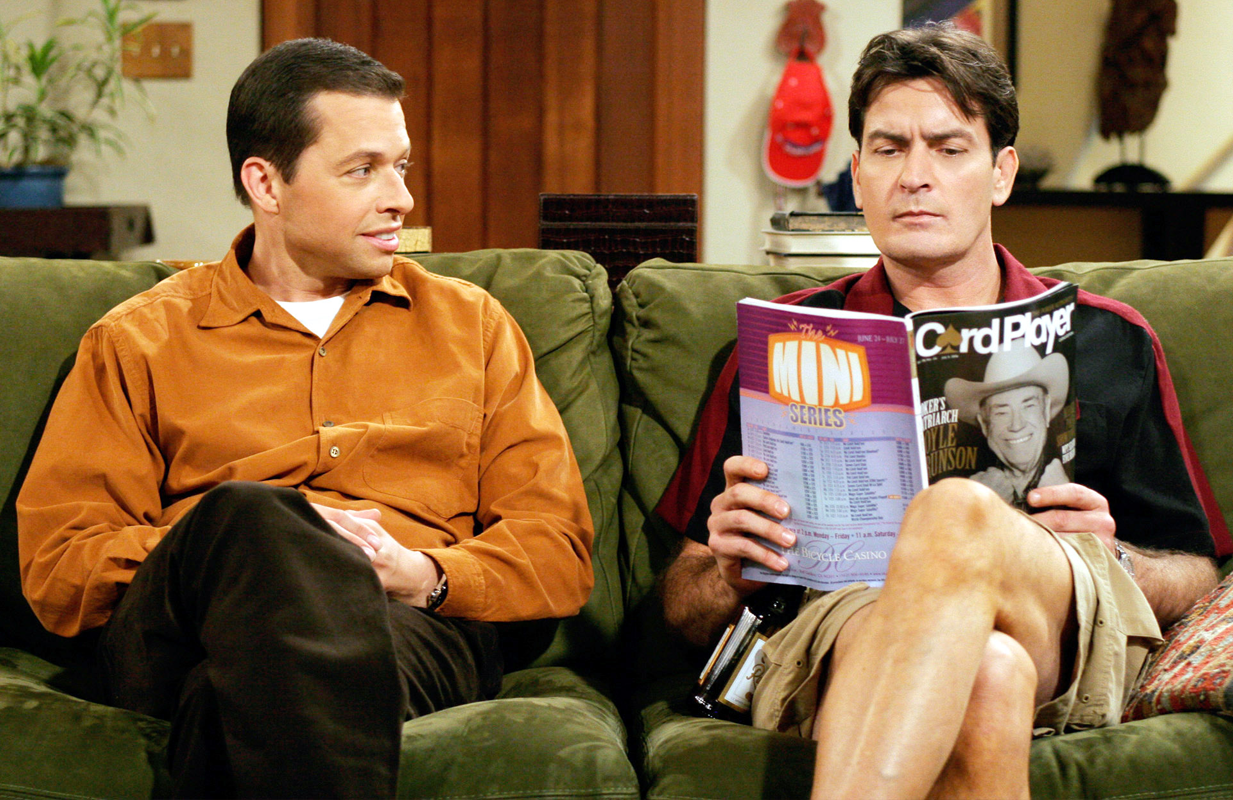 Jon Cryer and Charlie Sheen in Two and a Half Men (Photo: Greg Gayne/CBS/Everett Collection)