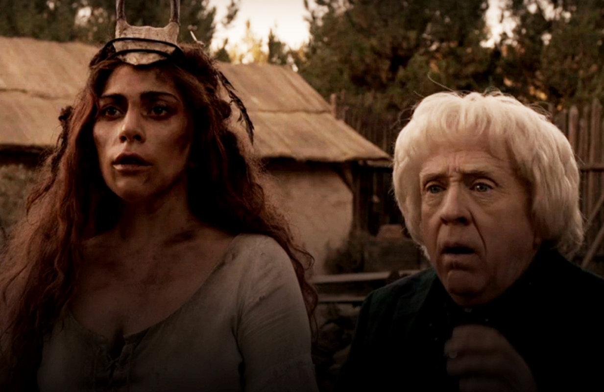 Lady Gaga et Leslie Jordan dans AHS : Roanoke (Photo : FX/Hulu)