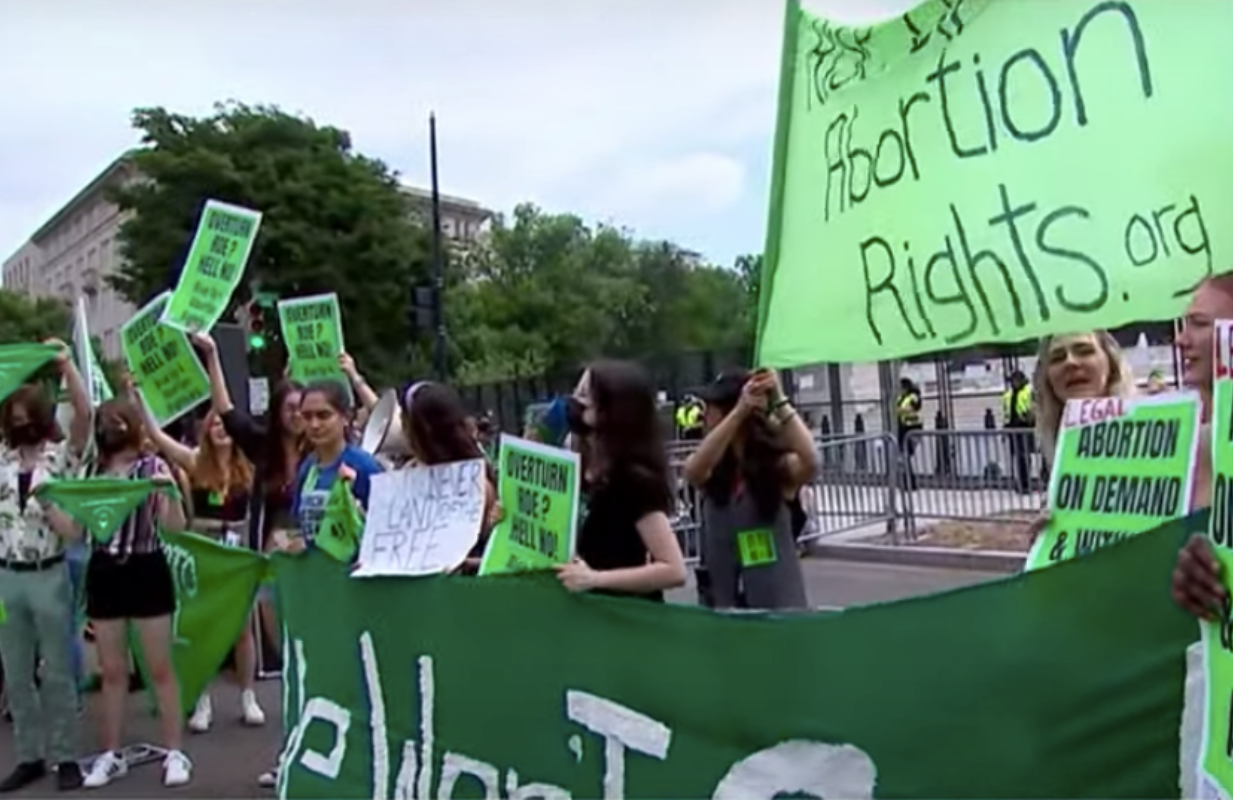 Protestors outside the U.S. Supreme Court after the Roe v. Wade verdict (Photo: ABC News)