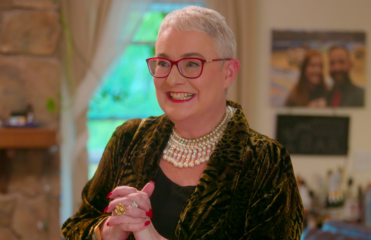 Melanie Rose teaches clients how to use their new furniture. (Photo: Netflix)