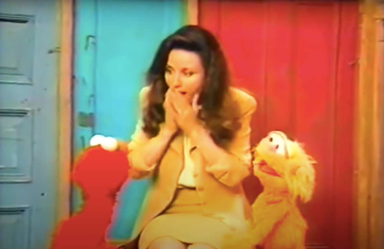 Julia Louis-Dreyfus cursing in front of Elmo in 1994 (Photo: YouTube)