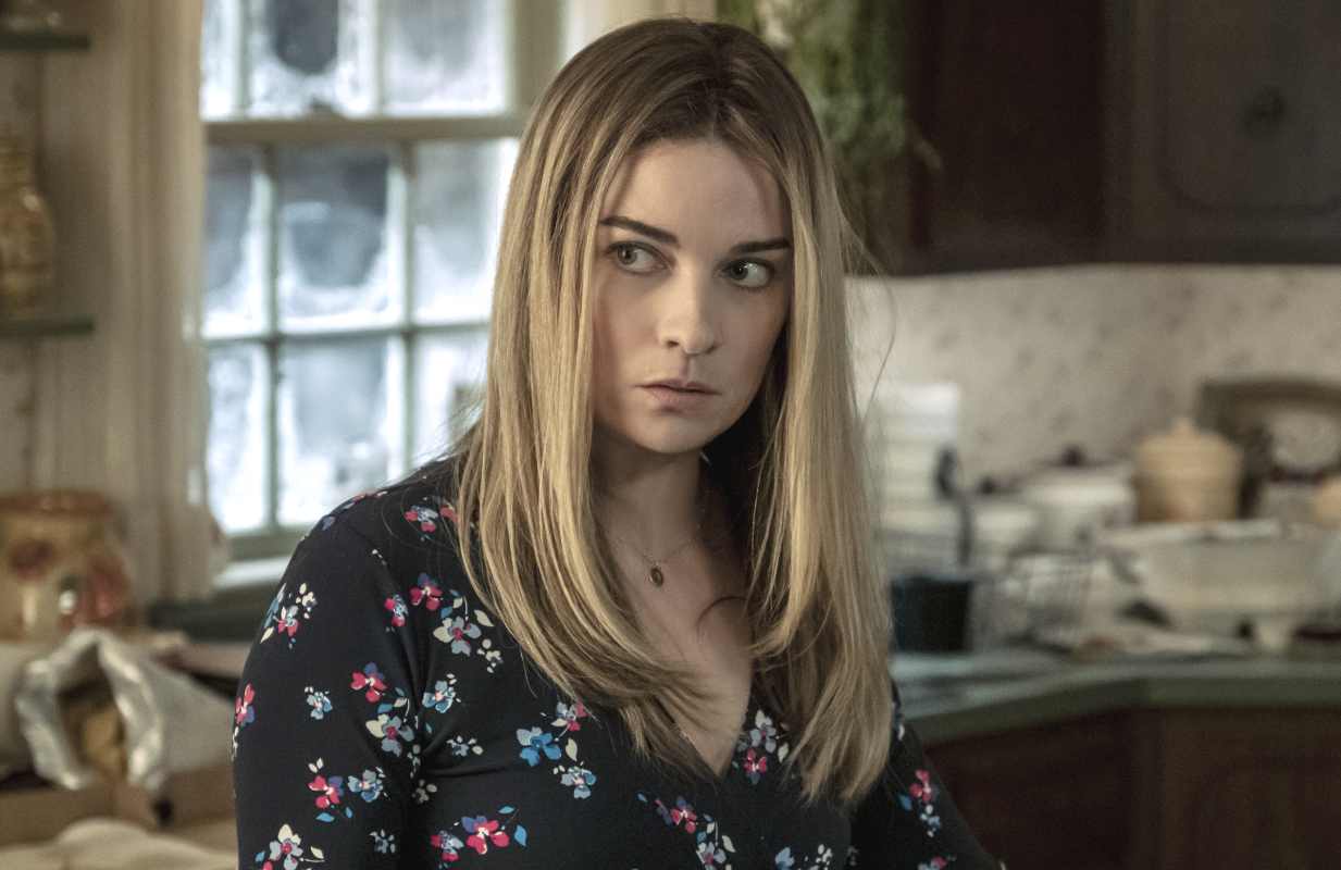 Annie Murphy in Kevin Can F**k Himself. (Photo: Robert Clark/Stalwart Prods./AMC)