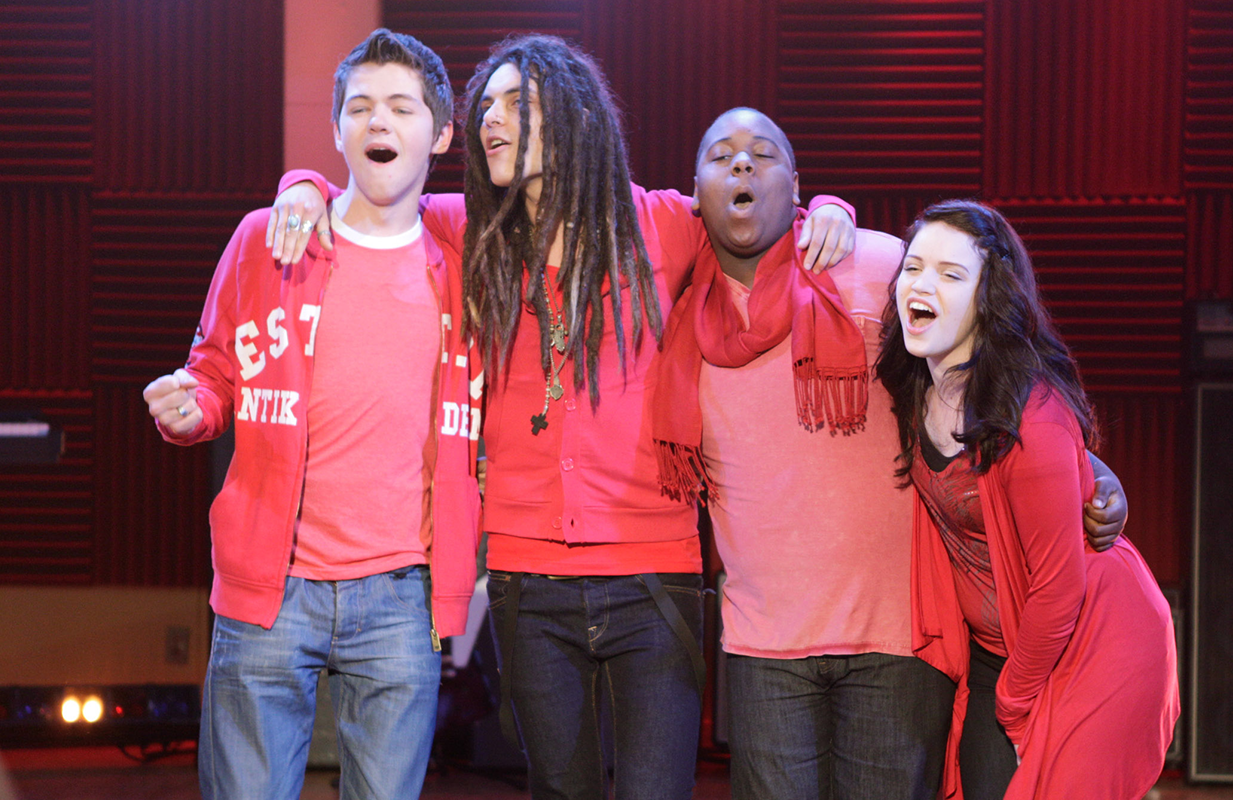 Damian McGinty Jr., Samuel Larsen, Alex Newell, Lindsay Pearce in The Glee Project. (Photo: Matt Sersion/Oxygen. Courtesy: Everett Collection)