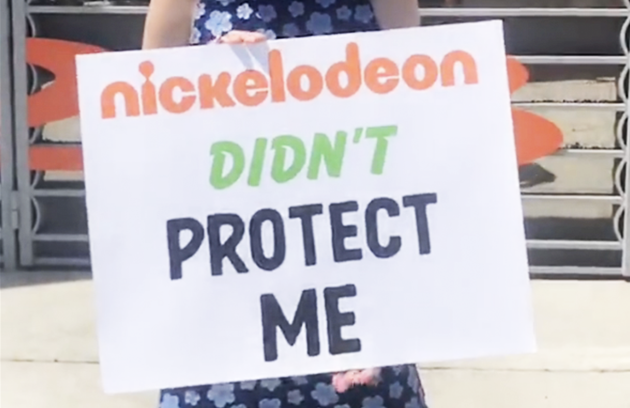 Alexa Nikolas holds a sign outside Nickelodeon Animation Studio reading "Nickelodeon didn't protect me." (Photo: Alexa Nikolas/Instagram)
