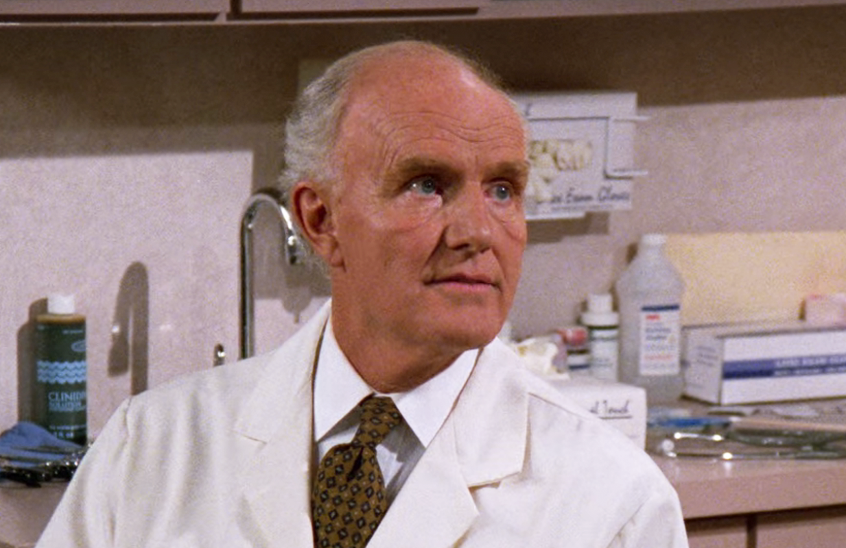 Richard Roat in a 1996 episode of Seinfeld (Photo: Netflix)