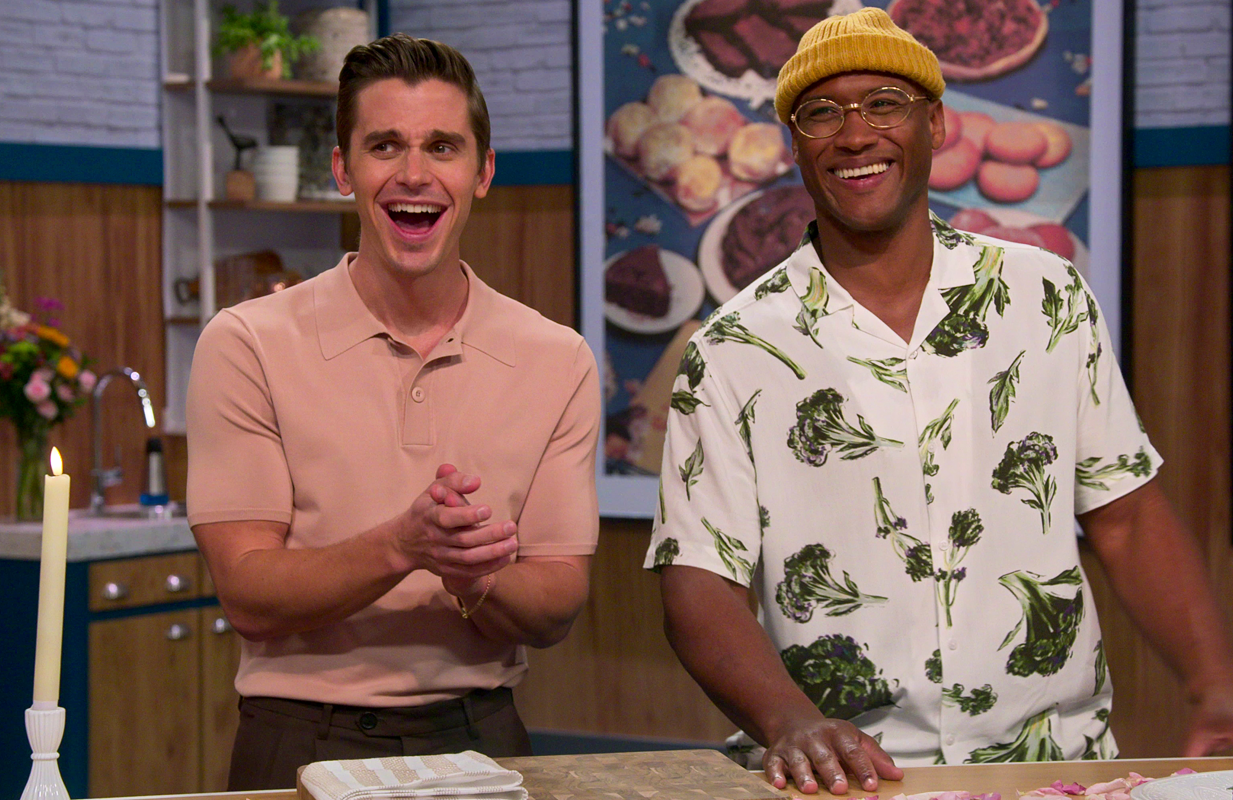Antoni Porowski hosts Easy-Bake Battle. (Photo: Netflix)