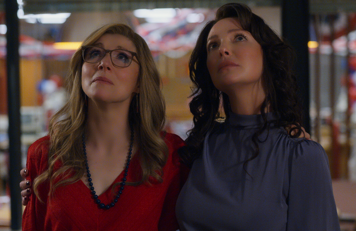 Sarah Chalke and Katherine Heigl in Firefly Lane. (Photo: Netflix)