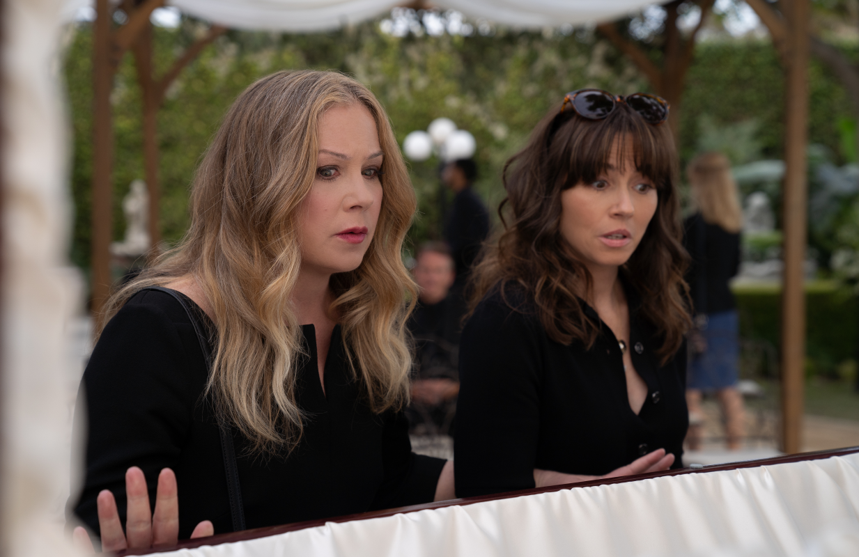 Christina Applegate and Linda Cardellini face the end. (Photo: Saeed Adyani/Netflix)