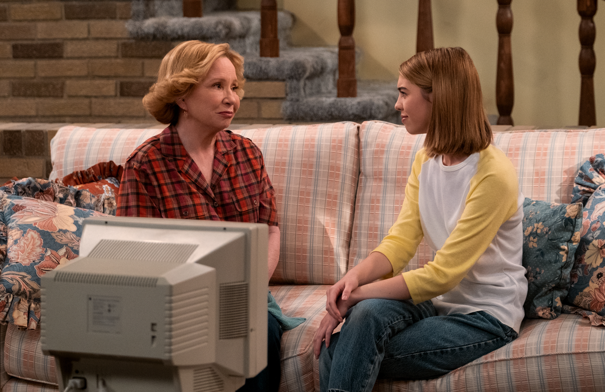 Debra Jo Rupp and Callie Haverda in That '90s Show. (Photo: Netflix)