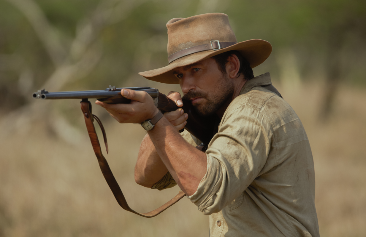 Brandon Sklenar takes aim on 1923 (Photo: Emerson Miller/Paramount+)