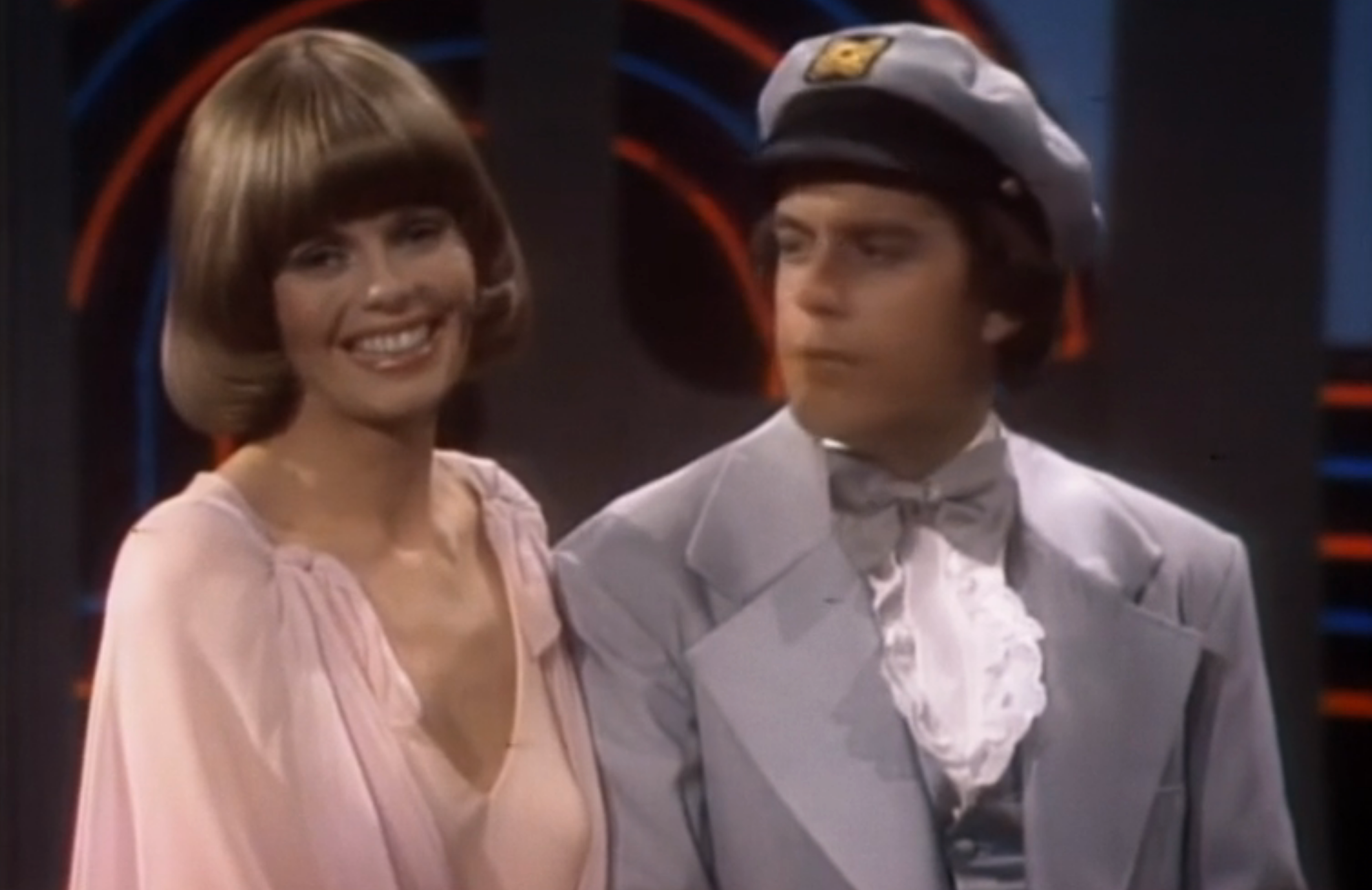 Captain and Tennille try to survive their variety show (Photo: Paramount+)