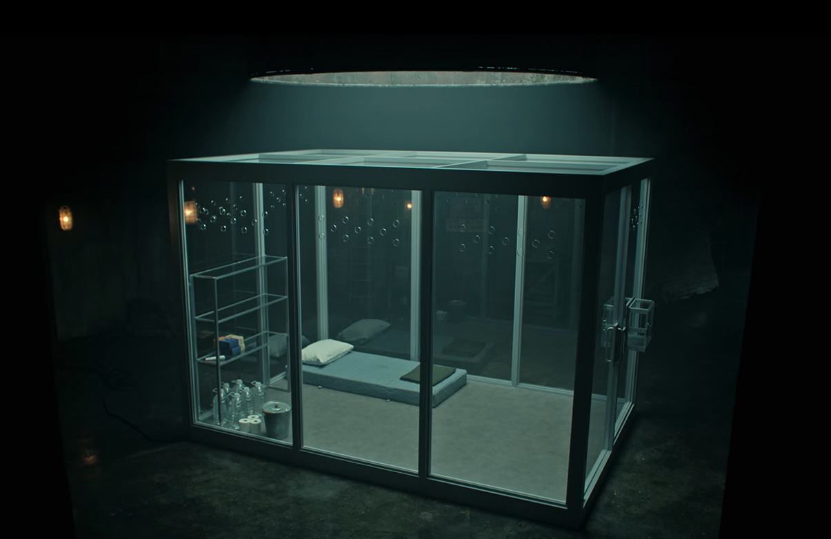 Season 4's cage, minus its victim (Photo: Netflix)
