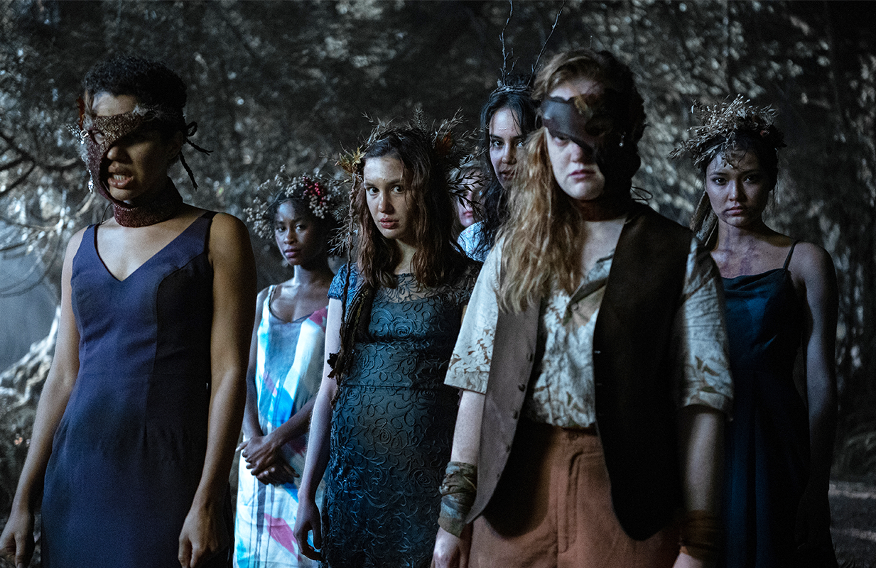 Jasmin Savoy Brown, Keeya King, Sophie Nélisse, Courtney Eaton, Liv Hewson, and Alexa Barajas in Yellowjackets (Photo: Kailey Schwerman/Showtime)