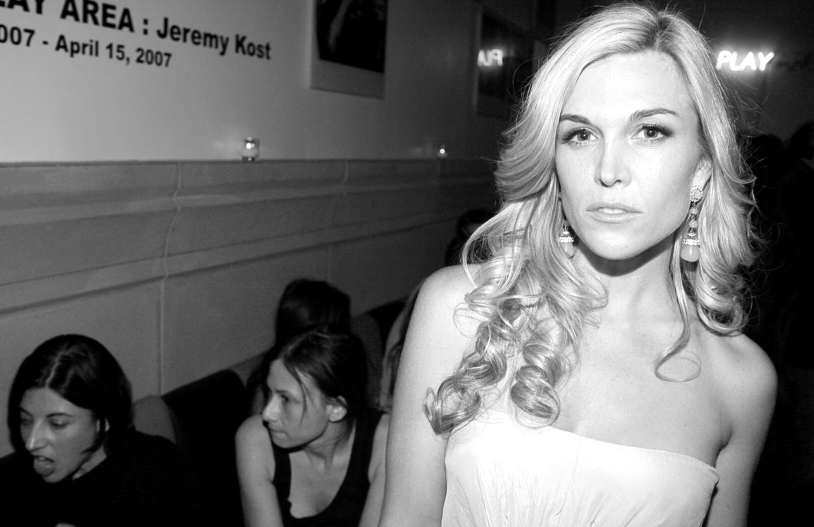 Socialite Tinsley Mortimer was the subject of all the gossip blogs in the early aughts, including Park Avenue Peerage. (Photo: Hulu)
