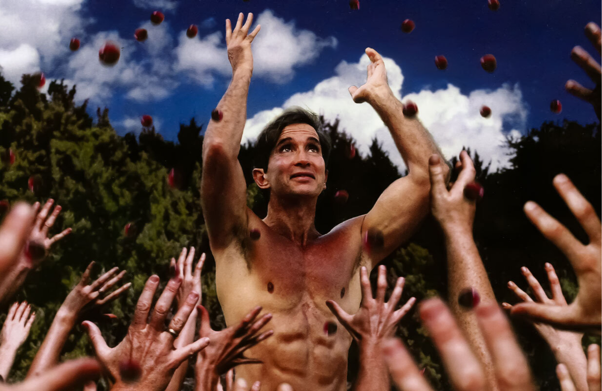 Jaime Gomez in How to Become a Cult Leader (Photo: Netflix)