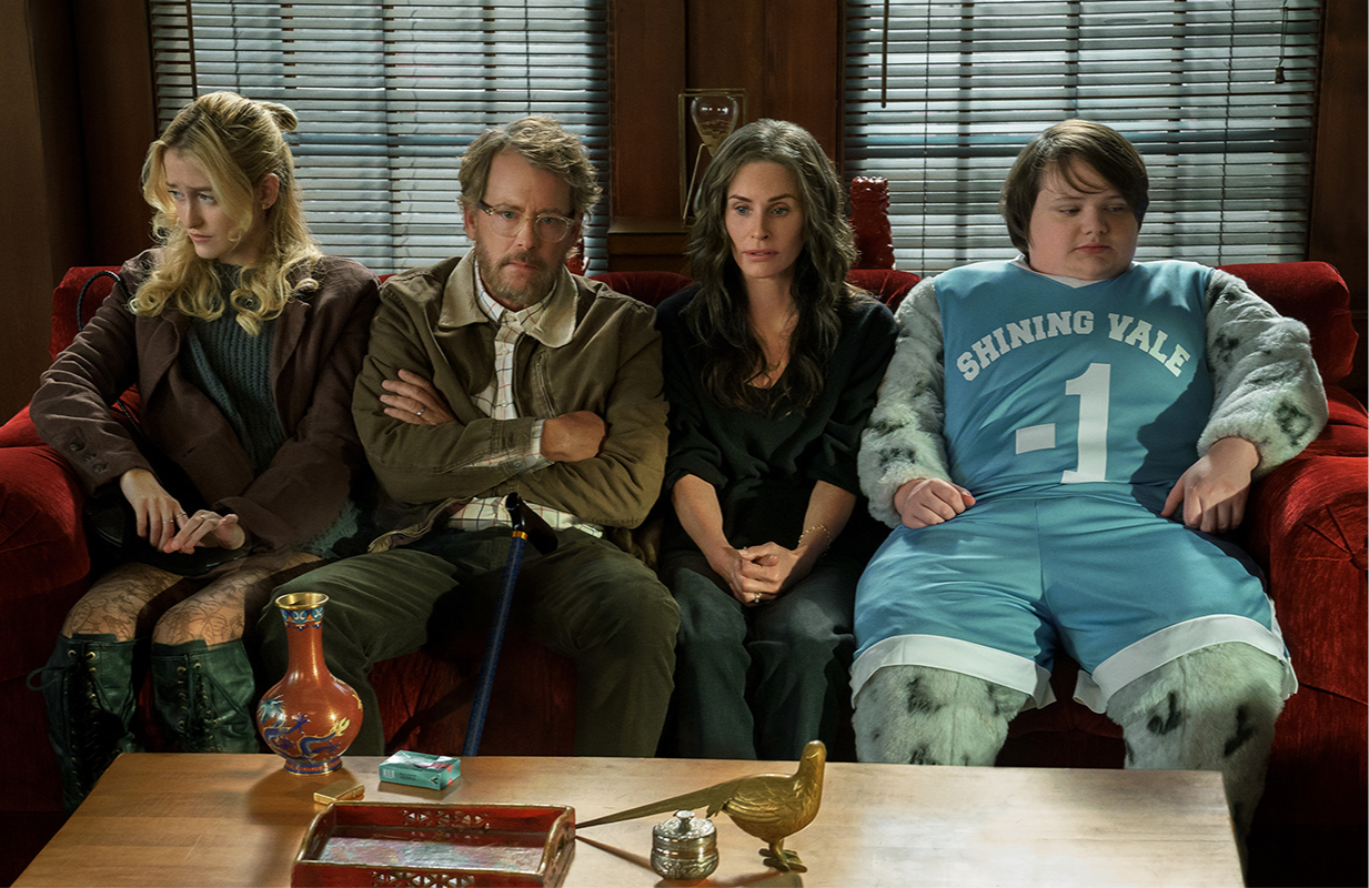 Gus Birney, Greg Kinnear, Courteney Cox, and Dylan Gage star in Shining Vale (Photo: Starz)