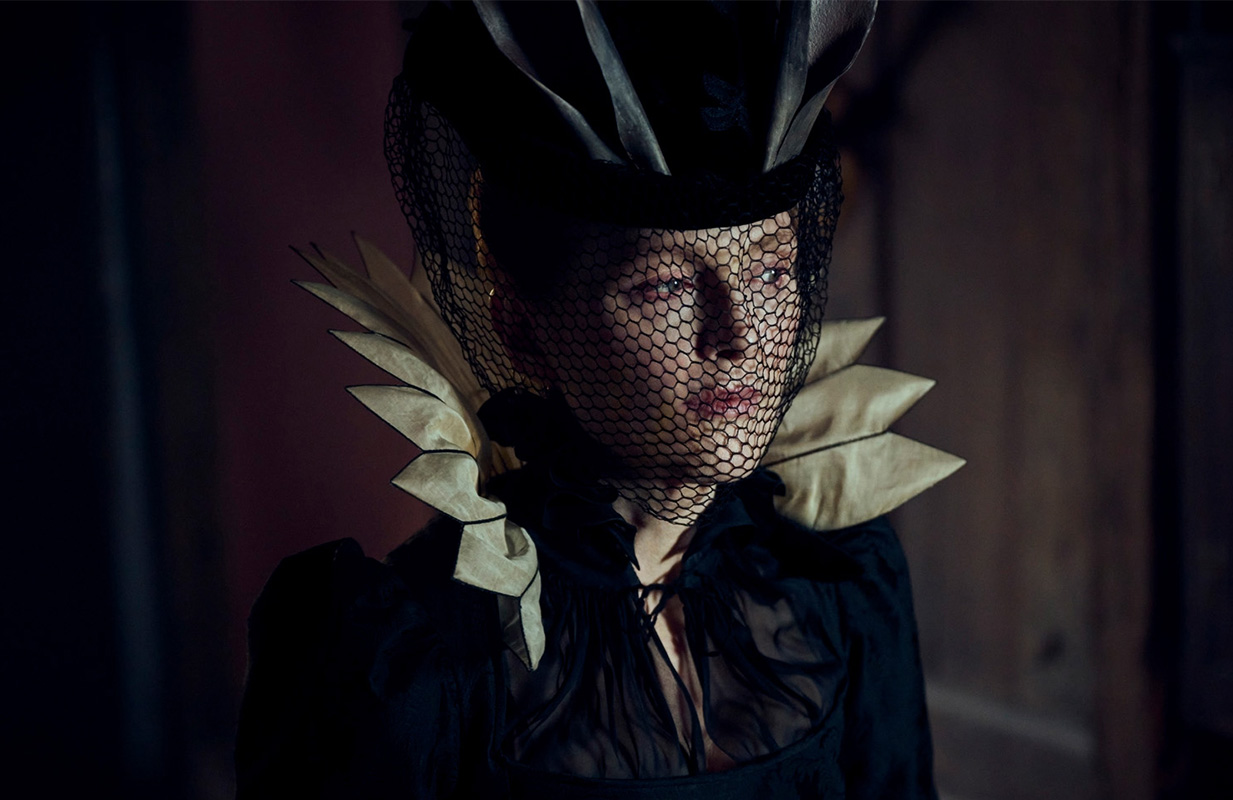 Julianne Moore in Mary and George (Photo: Starz)