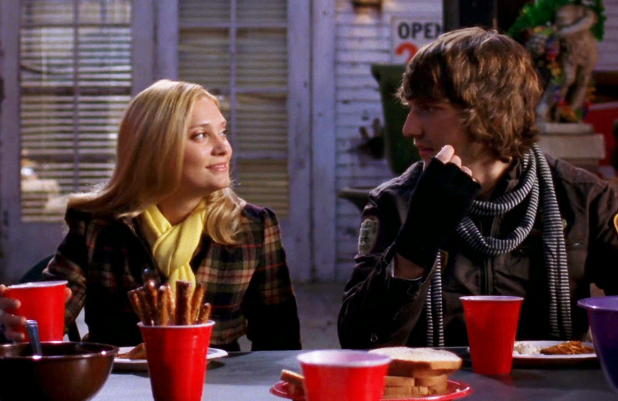 Spencer Grammer and Scott Michael Foster in Greek's "The Wish-Pretzel" (Screenshot: Hulu)