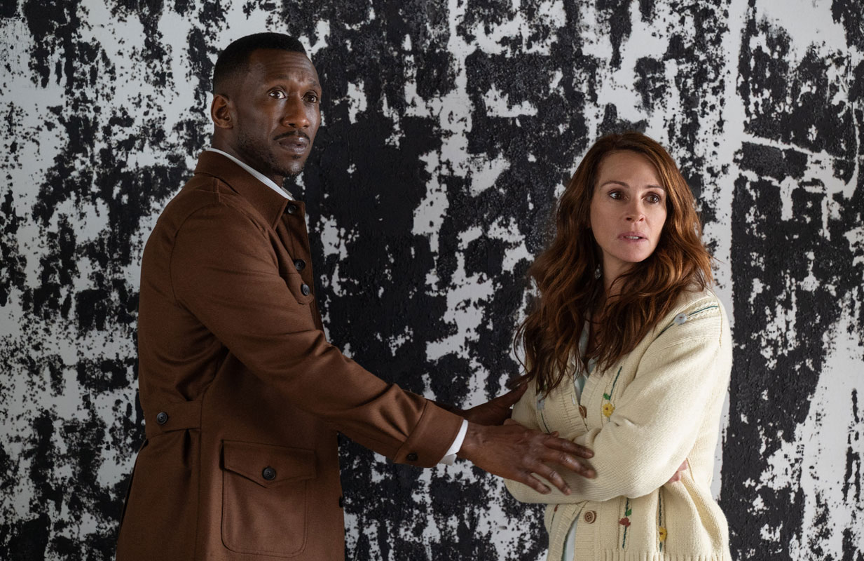 Mahershala Ali and Julia Roberts in Leave the World Behind (Photo: JoJo Whilden/Netflix)