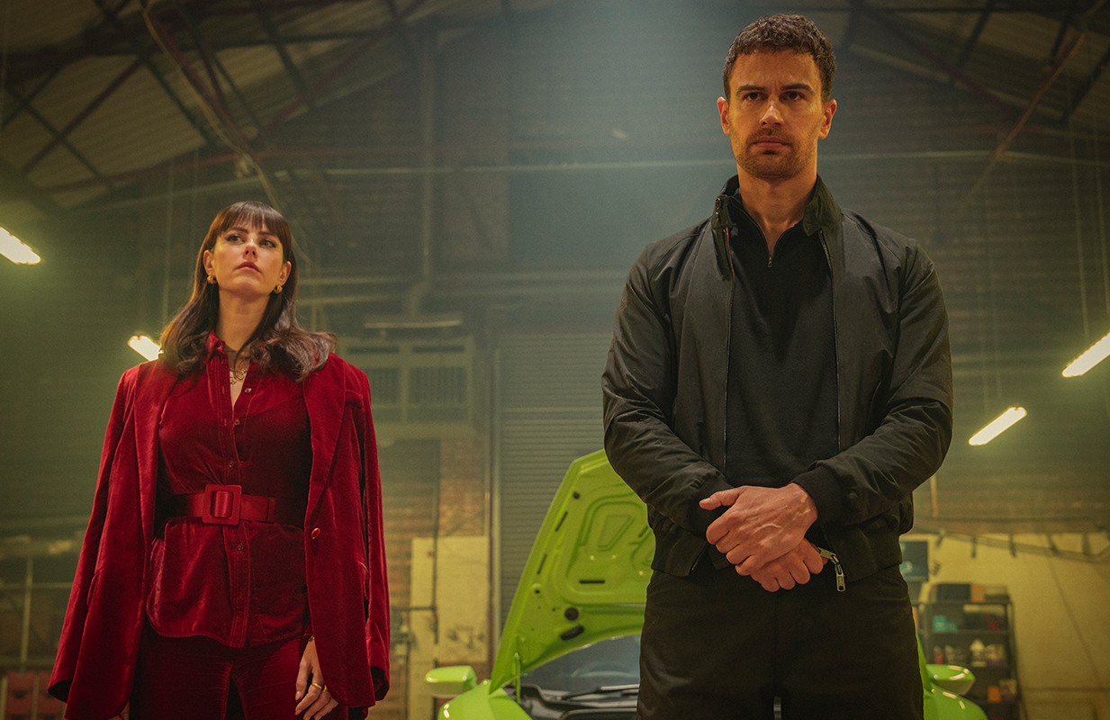 Kaya Scodelario and Theo James in The Gentlemen (Photo: Netflix)