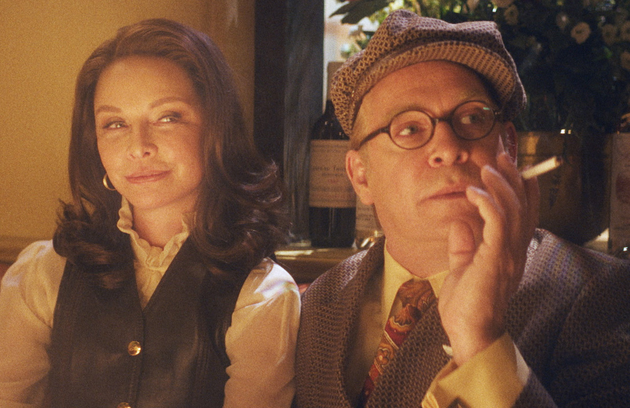 Calista Flockhart and Tom Hollander in Feud: Capote vs. The Swans (Photo: FX)