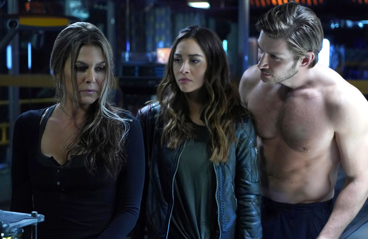 Paige Turco, Lindsey Morgan, and Greyston Holt in The 100 (Photo: Everett Collection)