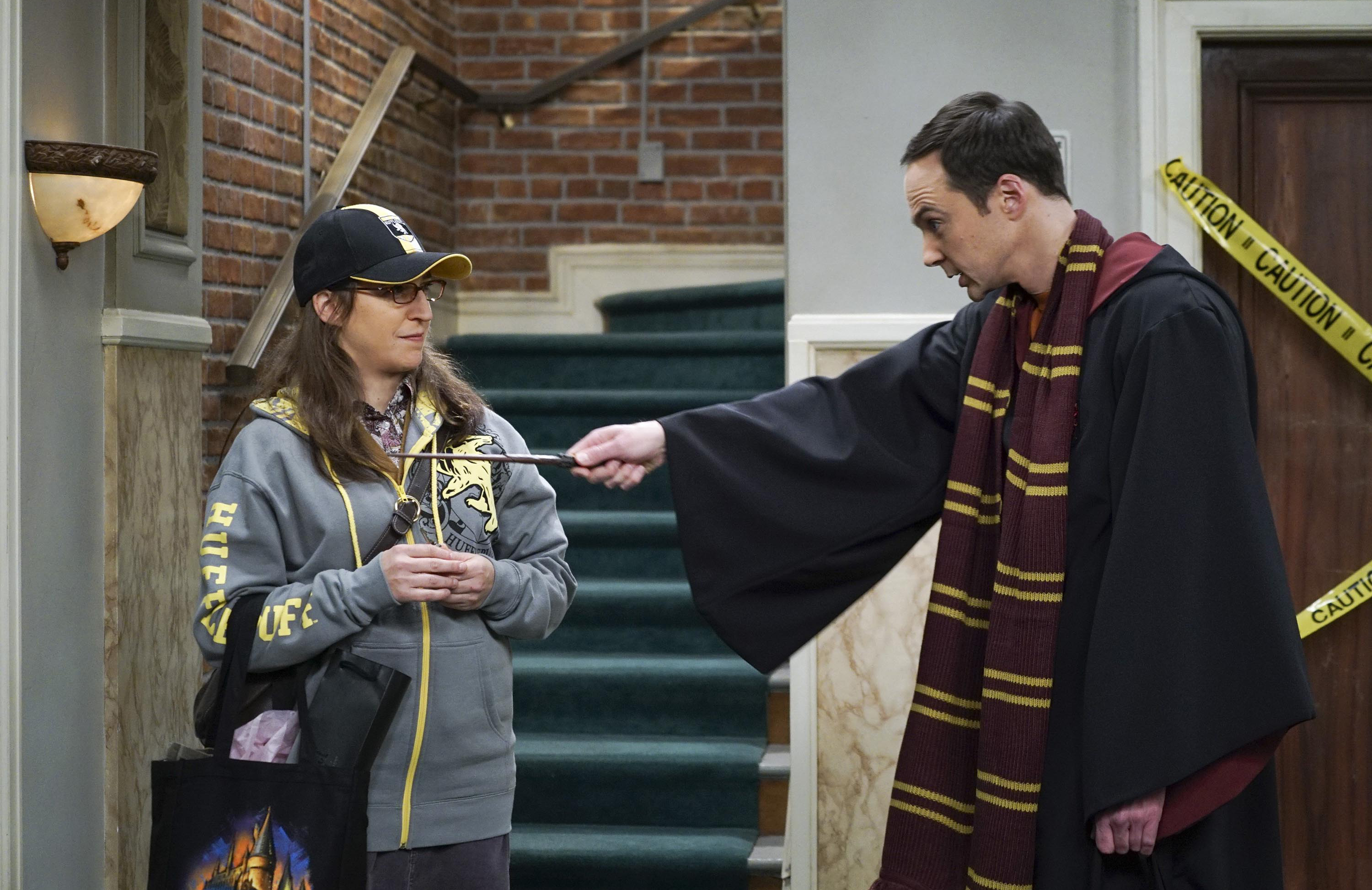 THE BIG BANG THEORY, Mayim Bialik, Jim Parsons in 'The Birthday Synchronicity, (Season 10, Episode 1011, aired December 15, 2016), ph: Monty Brinton / ©CBS / courtesy Everett Collection