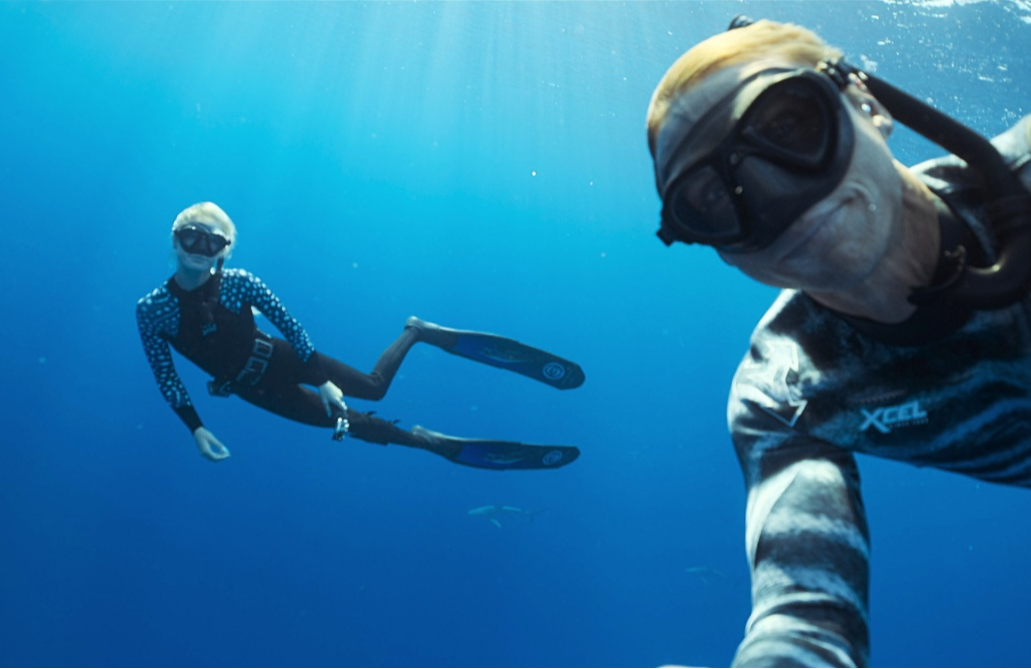 SHARK WHISPERER, from left: Ocean Ramsey, Juan Oliphant, 2025. © Netflix /Courtesy Everett Collection