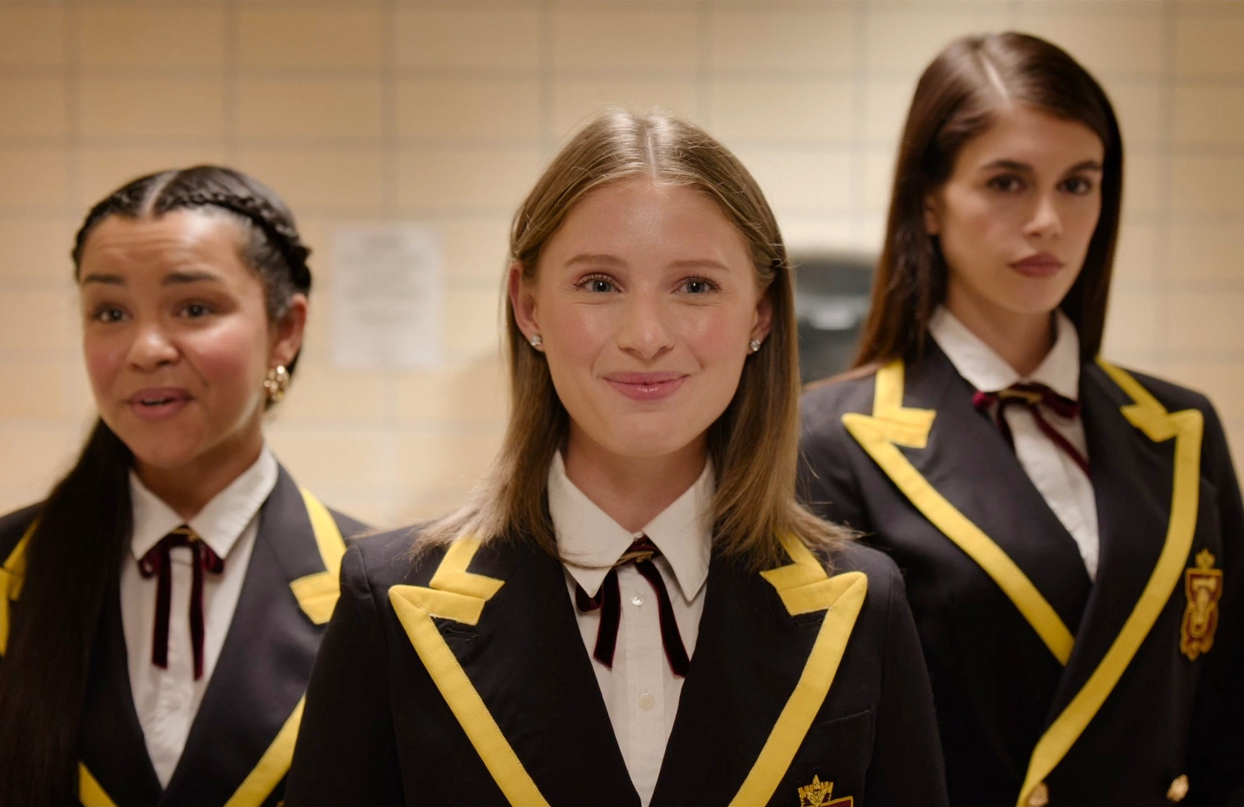 OVERCOMPENSATING, from left: Alexandra Beaton, Kaia Gerber, Claire Qute, 'Boom Clap', (Season 1, ep. 104, aired May 15, 2025). photo: ©Amazon/MGM Studios / Courtesy Everett Collection