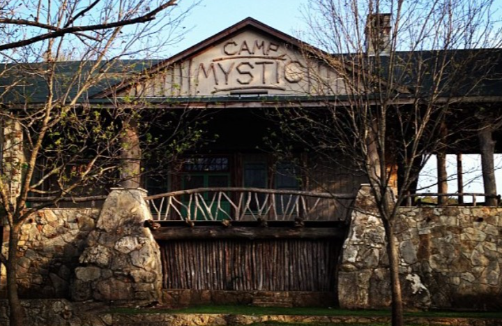 Linnie McCown was present at Camp Mystic during the Central Texas floods (Image via Instagram/@campmystichunttx)