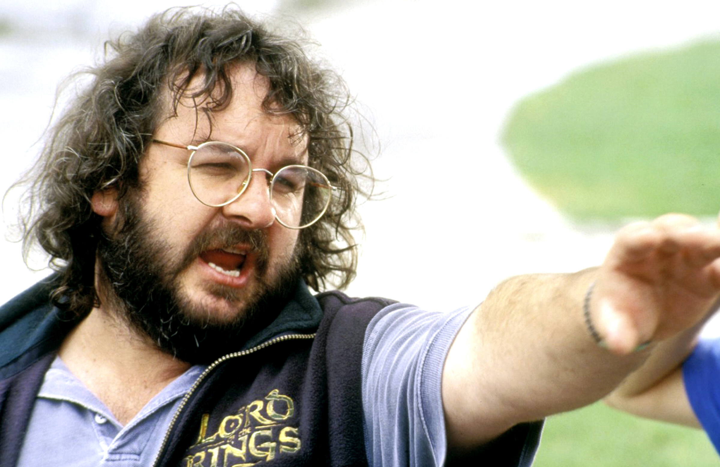Lord of the Rings director Peter Jackson on set in 2003 (Image via Everett Collection)