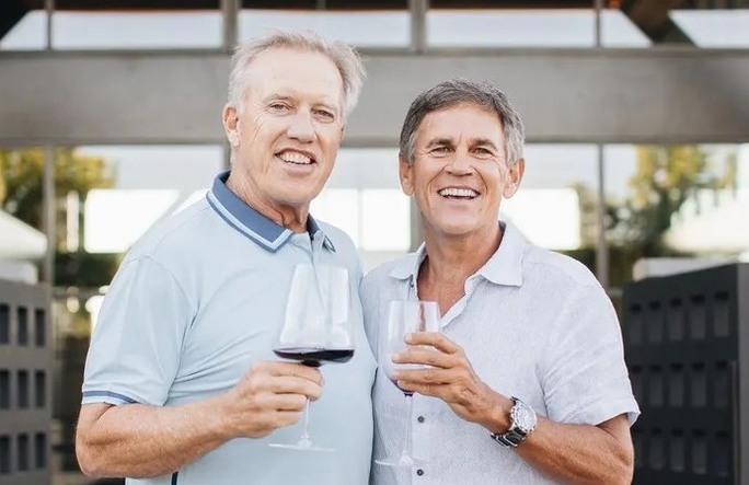 Jeff Sperbeck and NFL legend John Elway together (Image via Insatgram/@the_pop_radar)