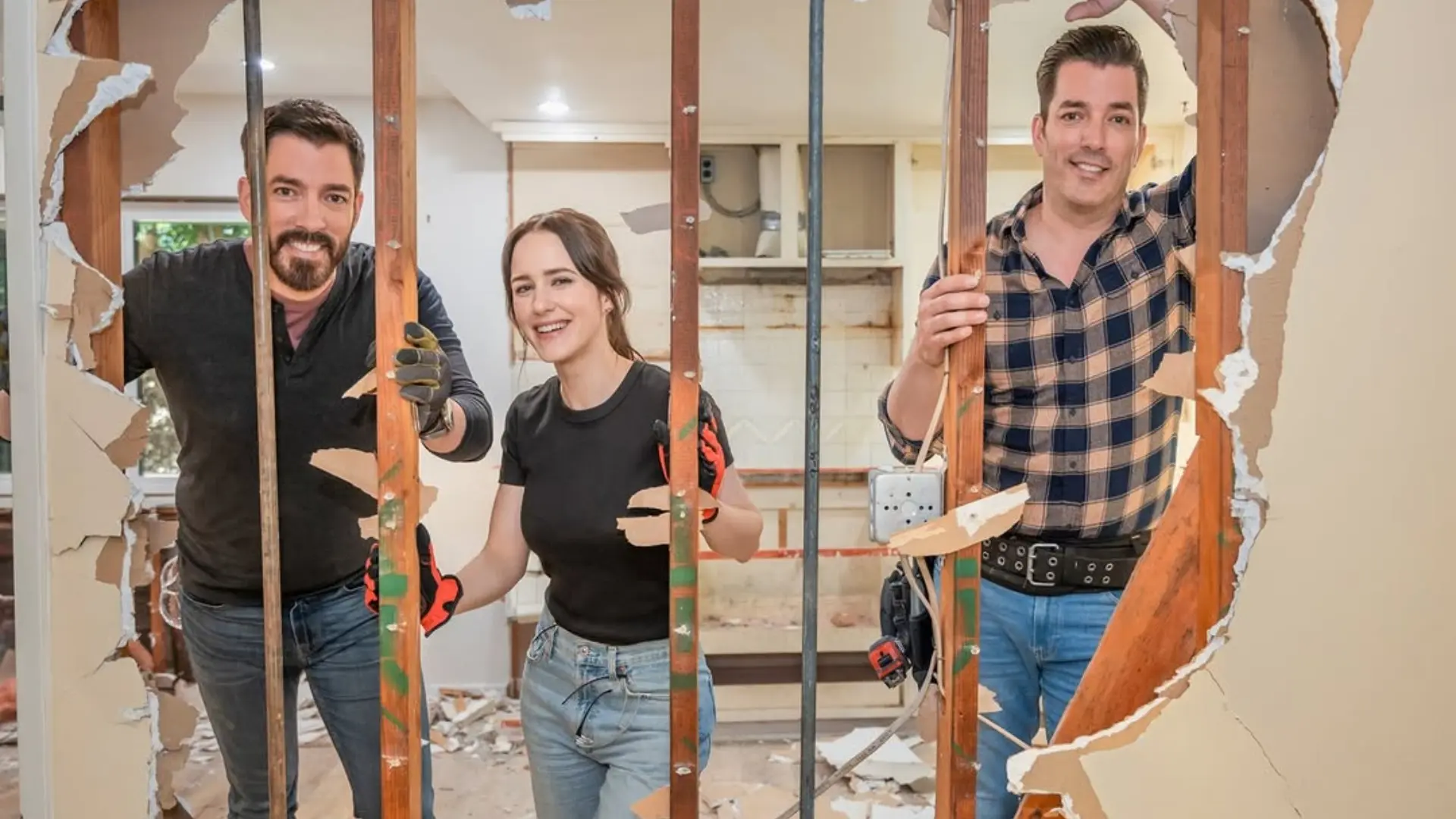 Andrew Scott, Rachel Brosnahan and Jonathan Scott in Celebrity IOU (Image via Instagram @propertybrothers)