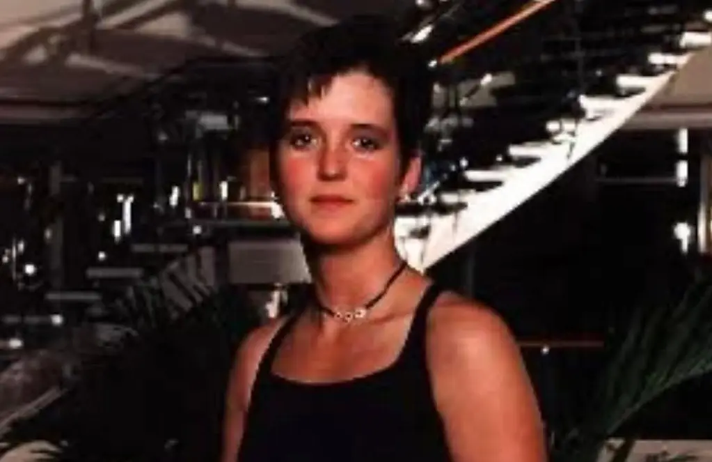 Amy Lynn Bradley posing for a picture (Image via Insatgram/@cluelesscrimepodcast)