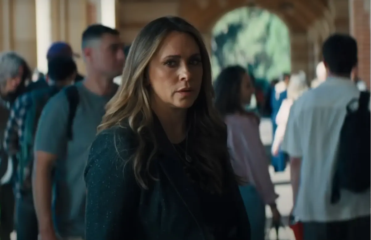 Jennifer Love Hewitt in I Know What You Did Last Summer (Image via YouTube/@Sony Pictures Entertainment)