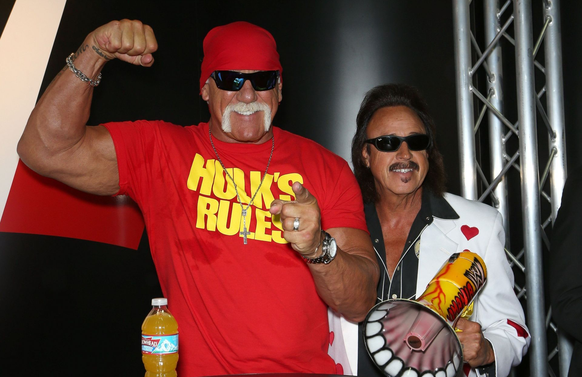 Hulk Hogan with Jimmy Hart (Image via Getty)