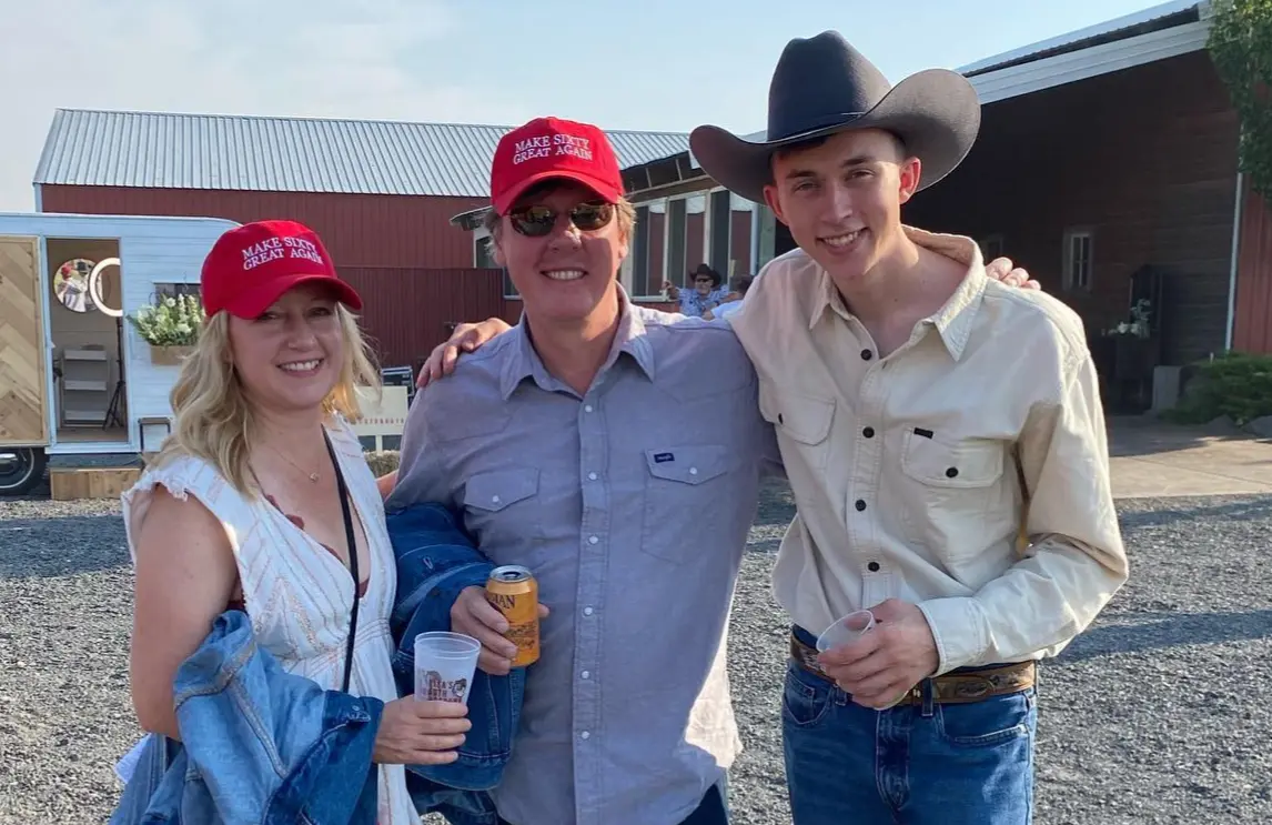 Trent Sweeney posing with guests with fake MAGA hats (Image via Instagram/@trent_sweeneyy)