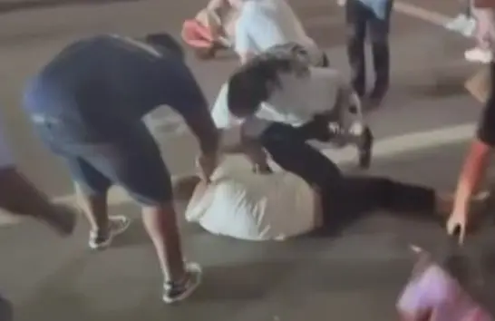 Screenshot of the viral Cincinnati street brawl video (Image via YouTube/@local12WKRC)