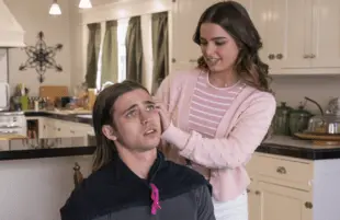 Tanner Buchanan and Addison Rae take over for Freddie Prinze Jr. and Rachael Leigh Cook in Netflix's reboot of 1999 's She's All That. (Photo: Netflix)
