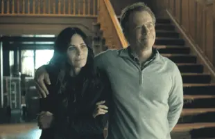 Greg Kinnear and Courteney Cox in Shining Vale (Photo: Starz)