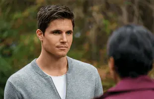 Robbie Amell in Upload. (Photo: Amazon)