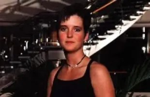 Amy Lynn Bradley posing for a picture (Image via Insatgram/@cluelesscrimepodcast)