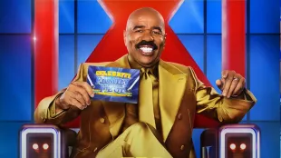 Steve Harvey, host of Celebrity Family Feud (Image via Instagram @familyfeudabc)