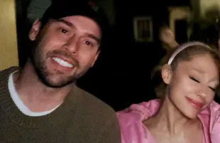 Scooter Braun issues an apology to Ariana Grande; acknowledges failing as a manager