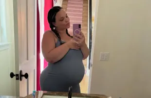 Trisha Paytas taking a mirror selfie (Image via Insatgram/@trishapaytas)