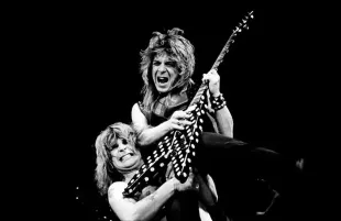 Randy Rhoads and Ozzy Osbourne performing (Image via Insatgram/@chicago_history)