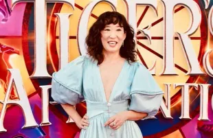 Sandra Oh (Image via Insatgram/@iamsandraohinsta)