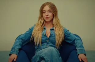 Sydney Sweeney in the recent American Eagle denim ad campaign (Image via YouTube/American Eagle)