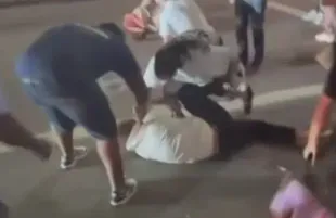 Screenshot of the viral Cincinnati street brawl video (Image via YouTube/@local12WKRC)
